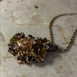 Handcrafted in Hawaii
Elegant Gold tone  and Green stone Jewelry Set -